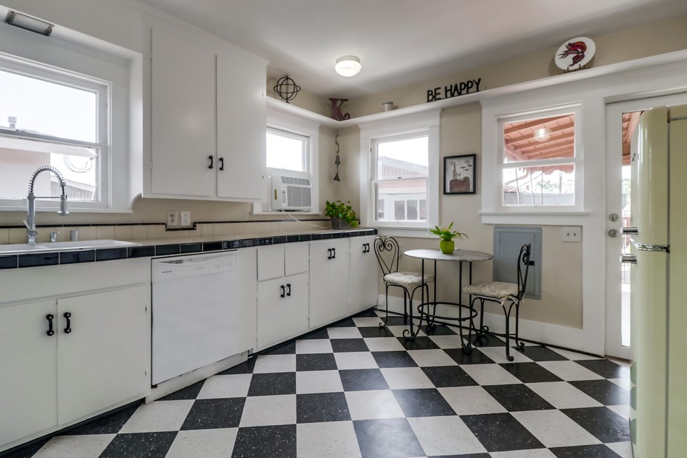 Virtual tour photo 18 of 48 for 3618 36th St