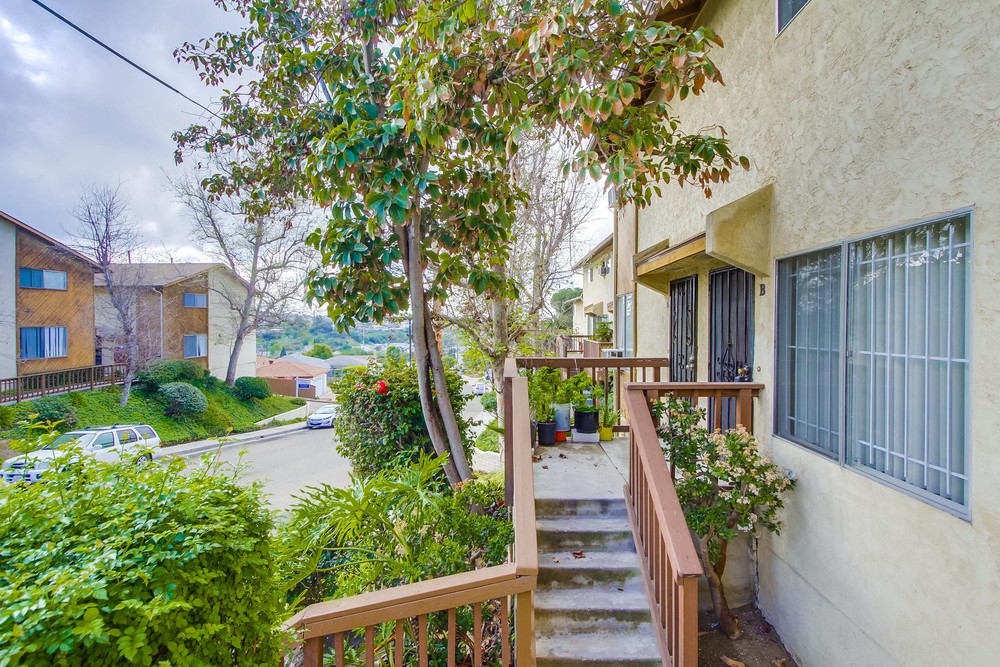 Virtual tour photo 5 of 37 for 3626 Lemona Ave