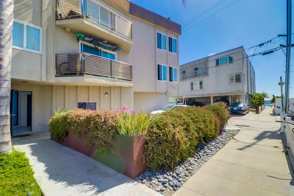 Virtual tour photo 1 of 22 for 3630 Bayside Ln