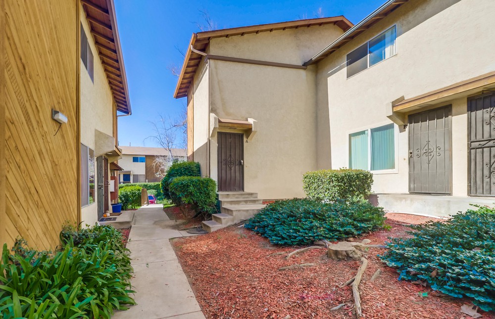 Virtual tour photo 6 of 35 for 3631 Lemona Ave unit A