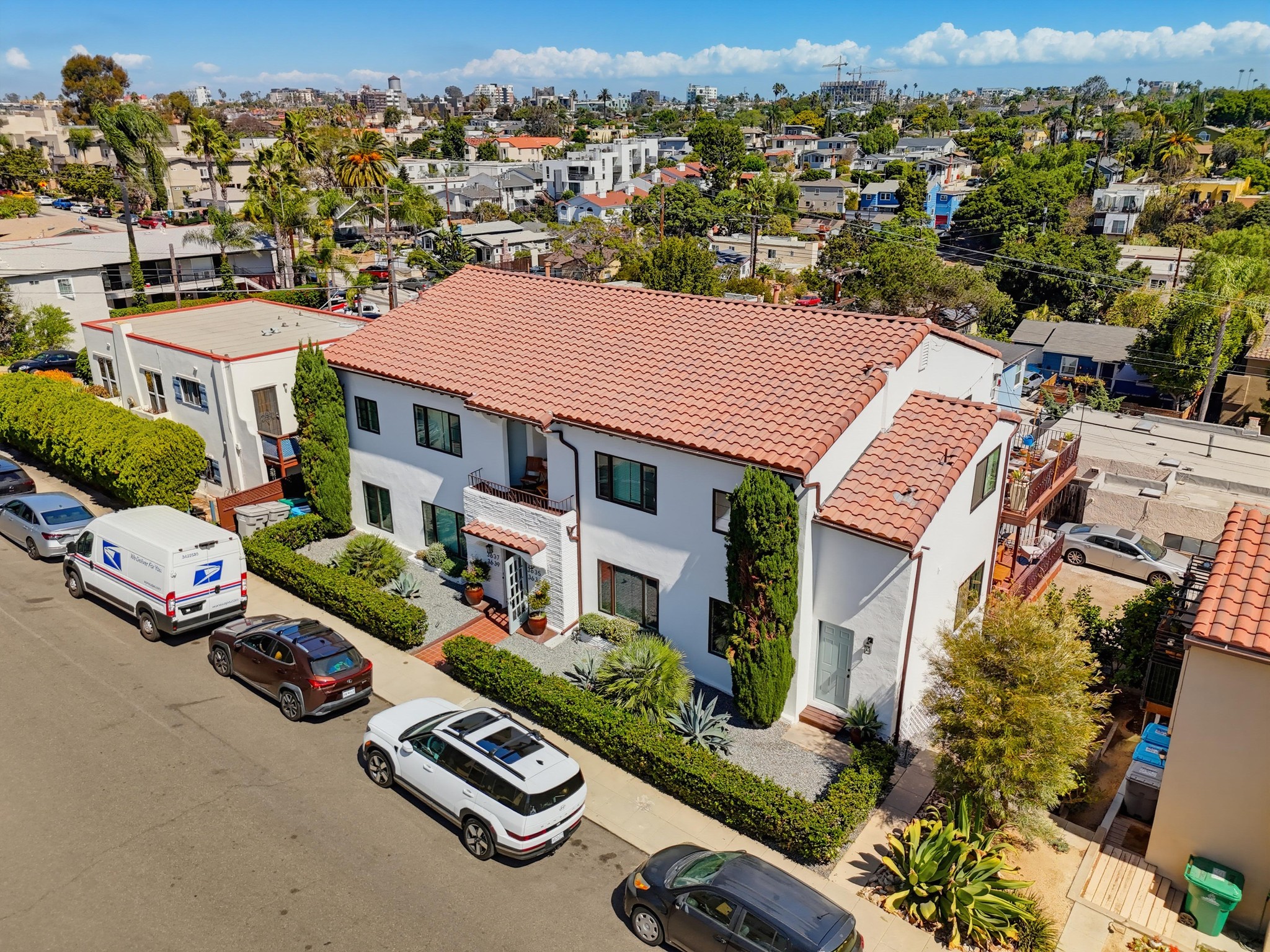 Virtual tour photo 4 of 29 for 3633-39 Wilshire Terrace
