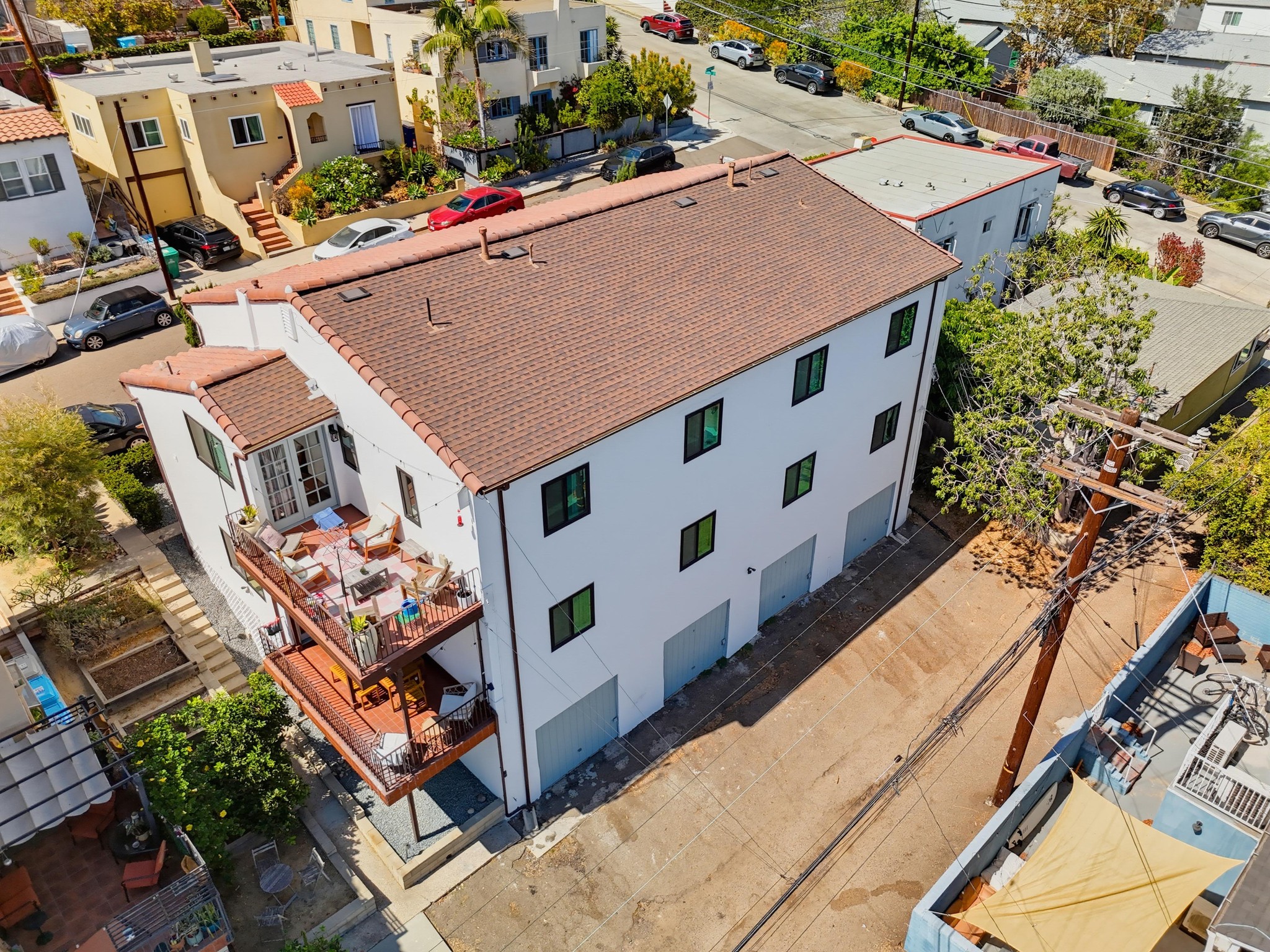 Virtual tour photo 10 of 29 for 3633-39 Wilshire Terrace