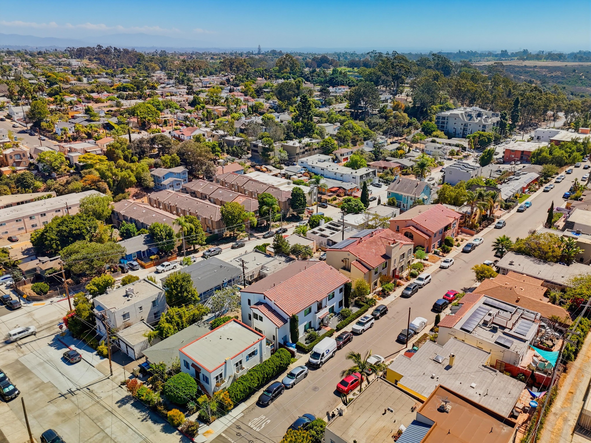 Virtual tour photo 13 of 29 for 3633-39 Wilshire Terrace