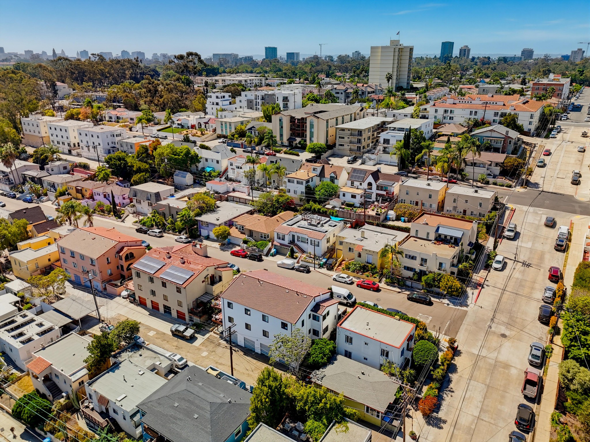 Virtual tour photo 15 of 29 for 3633-39 Wilshire Terrace