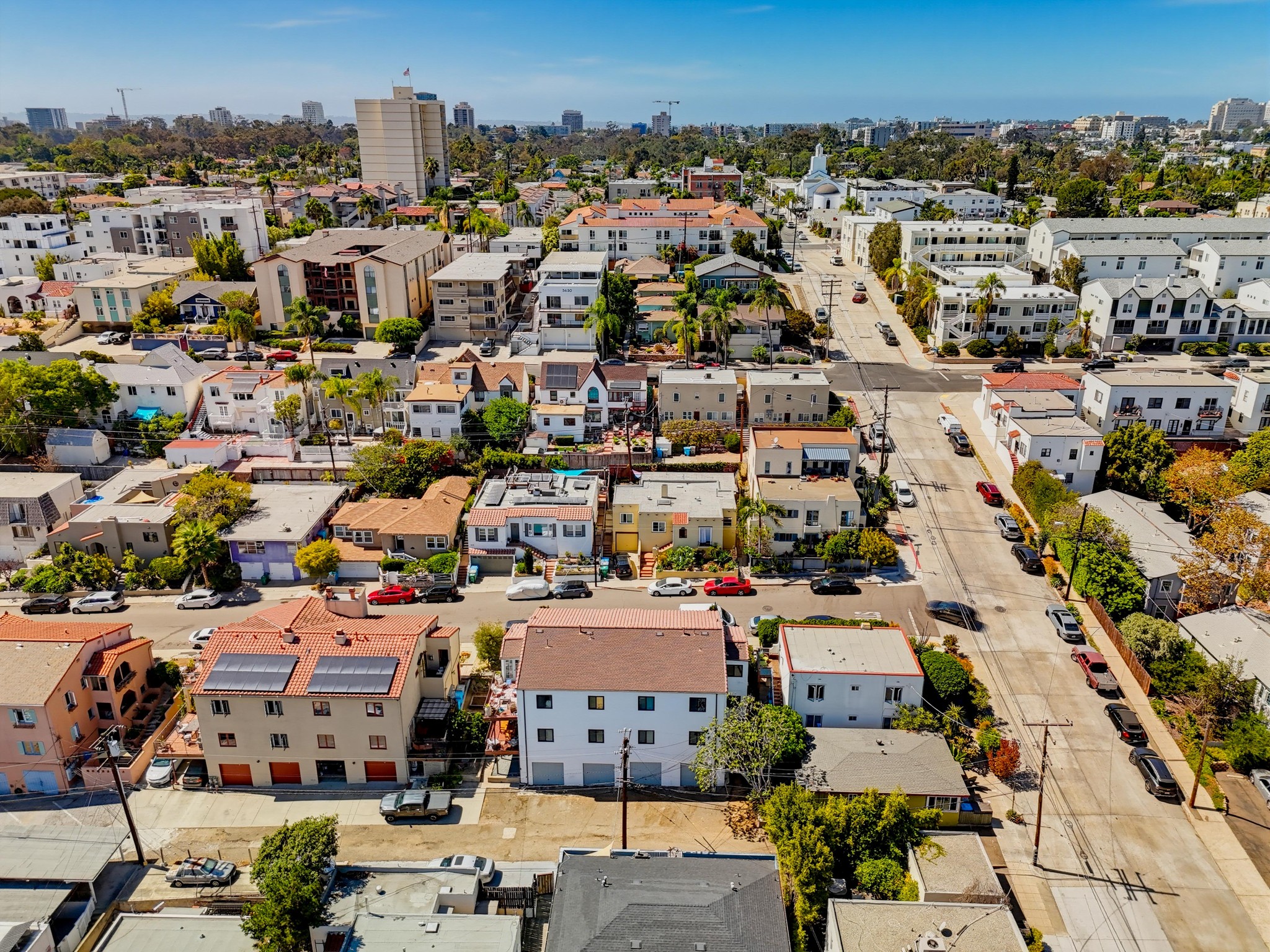 Virtual tour photo 16 of 29 for 3633-39 Wilshire Terrace