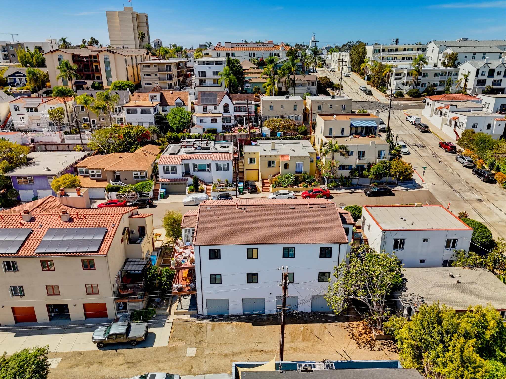 Virtual tour photo 21 of 29 for 3633-39 Wilshire Terrace