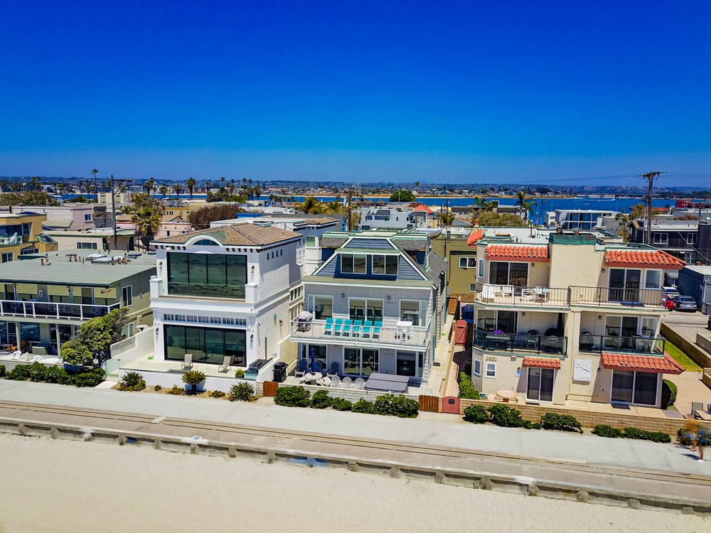 Virtual tour photo 3 of 27 for 3633 Ocean Front Walk