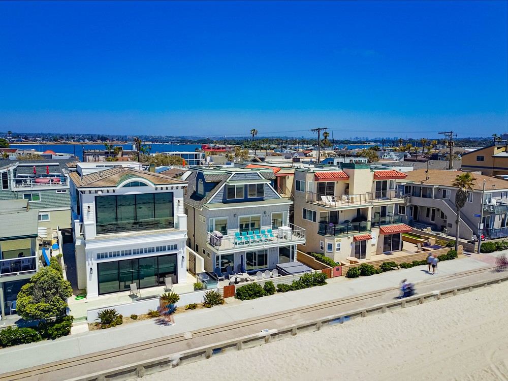 Virtual tour photo 4 of 27 for 3633 Ocean Front Walk