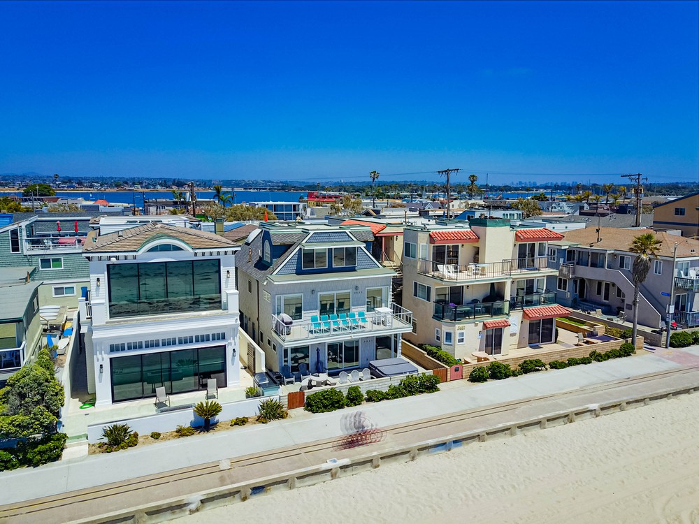Virtual tour photo 6 of 27 for 3633 Ocean Front Walk
