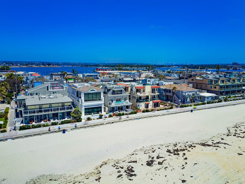 Virtual tour photo 7 of 27 for 3633 Ocean Front Walk