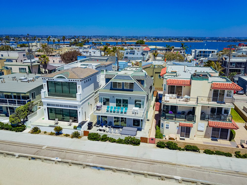 Virtual tour photo 11 of 27 for 3633 Ocean Front Walk