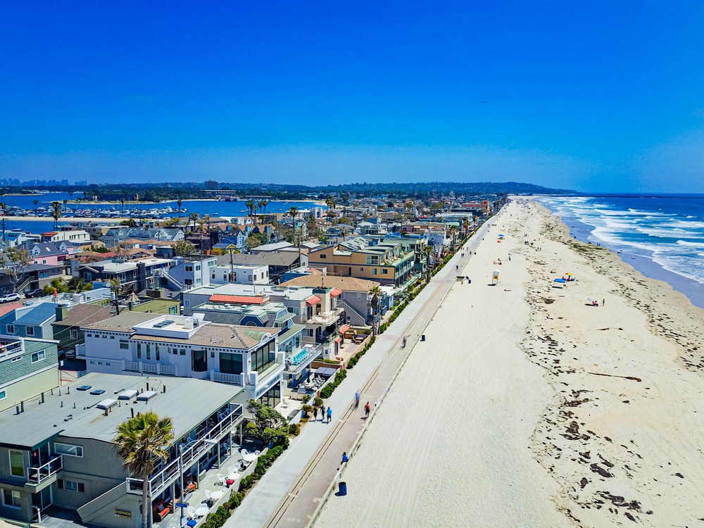 Virtual tour photo 14 of 27 for 3633 Ocean Front Walk