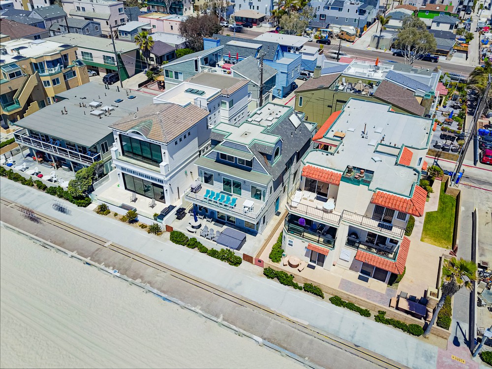 Virtual tour photo 20 of 27 for 3633 Ocean Front Walk