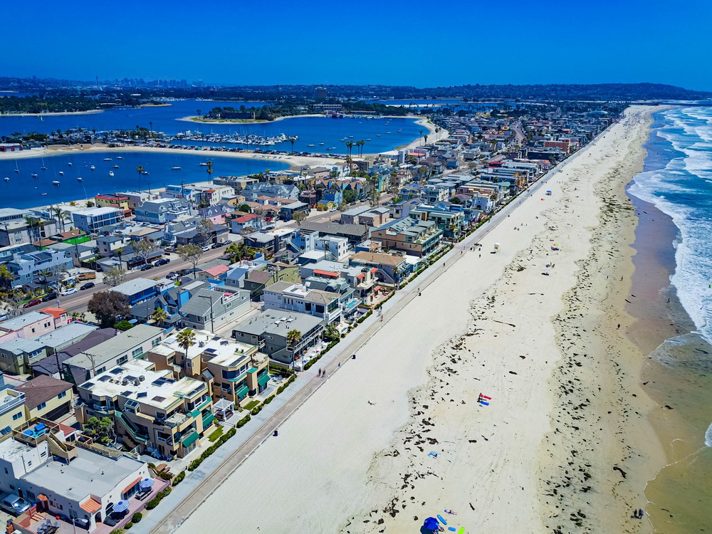Virtual tour photo 24 of 27 for 3633 Ocean Front Walk