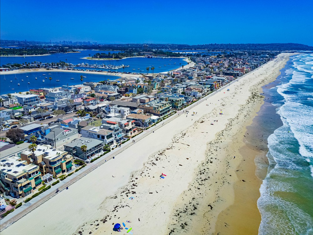 Virtual tour photo 25 of 27 for 3633 Ocean Front Walk