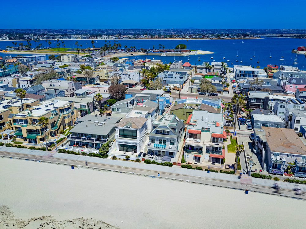 Virtual tour photo 26 of 27 for 3633 Ocean Front Walk