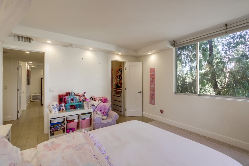Virtual tour photo 32 of 55 for 3634 7th Ave Unit 4E