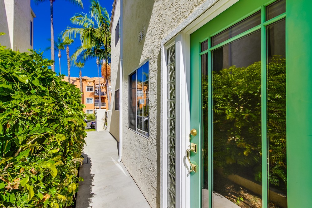 Virtual tour photo 5 of 31 for 3635 3rd Avenue #2