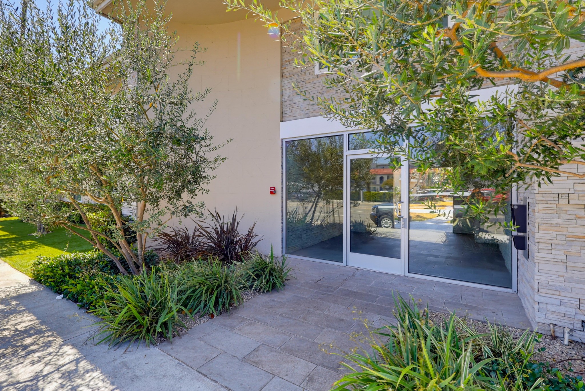 Virtual tour photo 4 of 39 for 3636 W Imperial Hwy