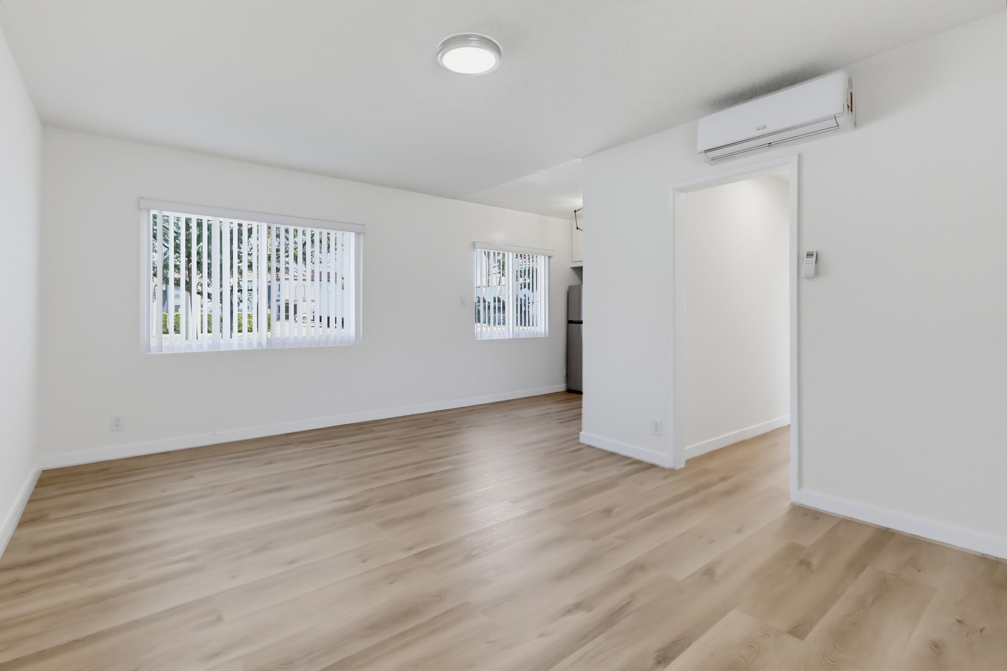 Virtual tour photo 14 of 39 for 3636 W Imperial Hwy