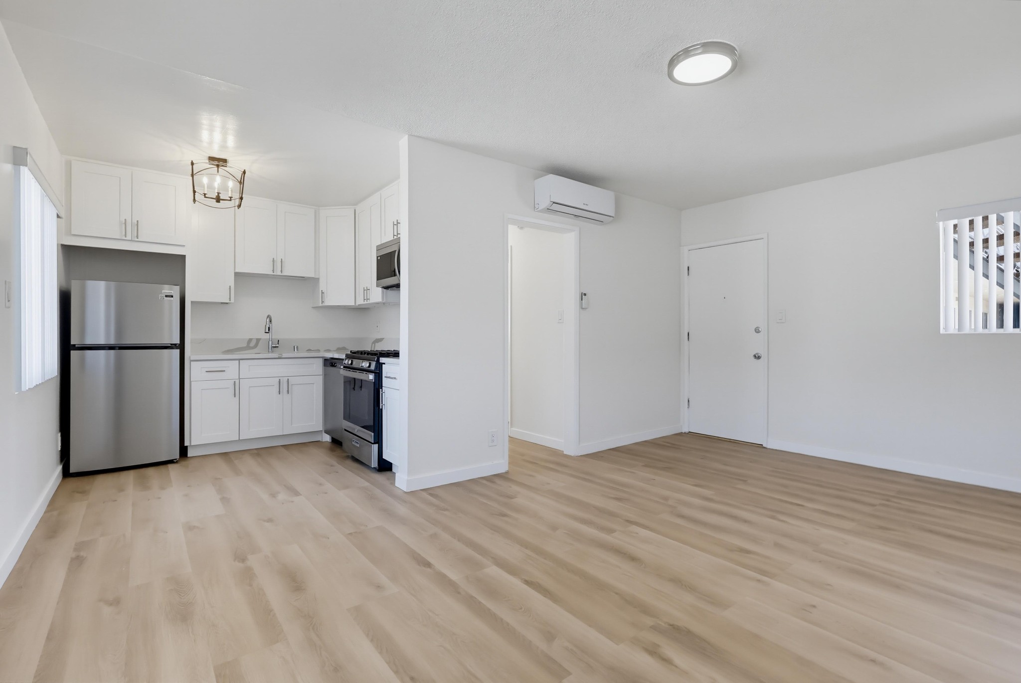 Virtual tour photo 16 of 39 for 3636 W Imperial Hwy