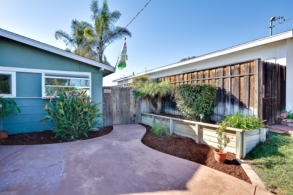Virtual tour photo 3 of 21 for 3640 Mt. Blackburn Ave.