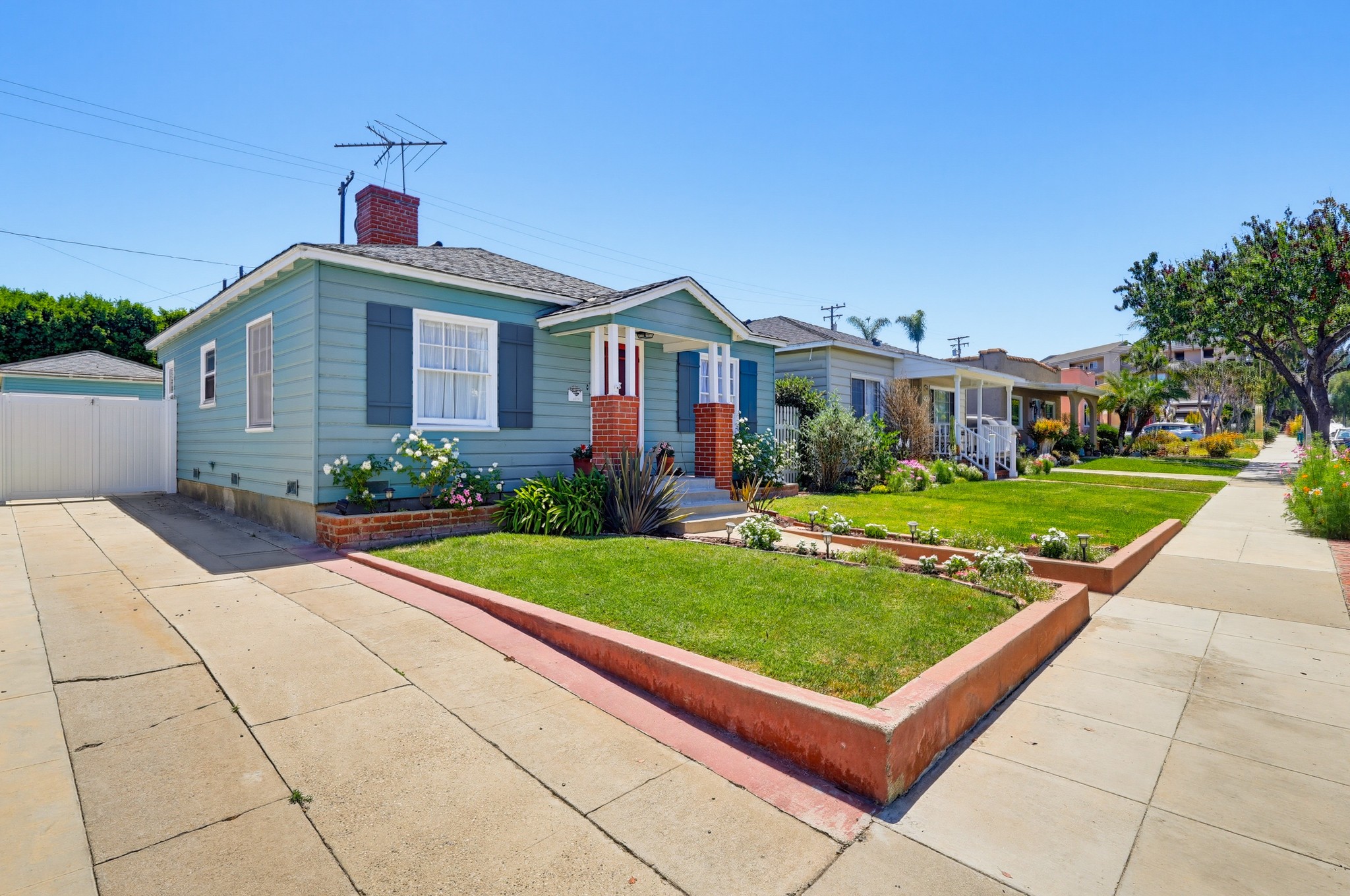 Virtual tour photo 4 of 66 for 3644 Roycroft Ave