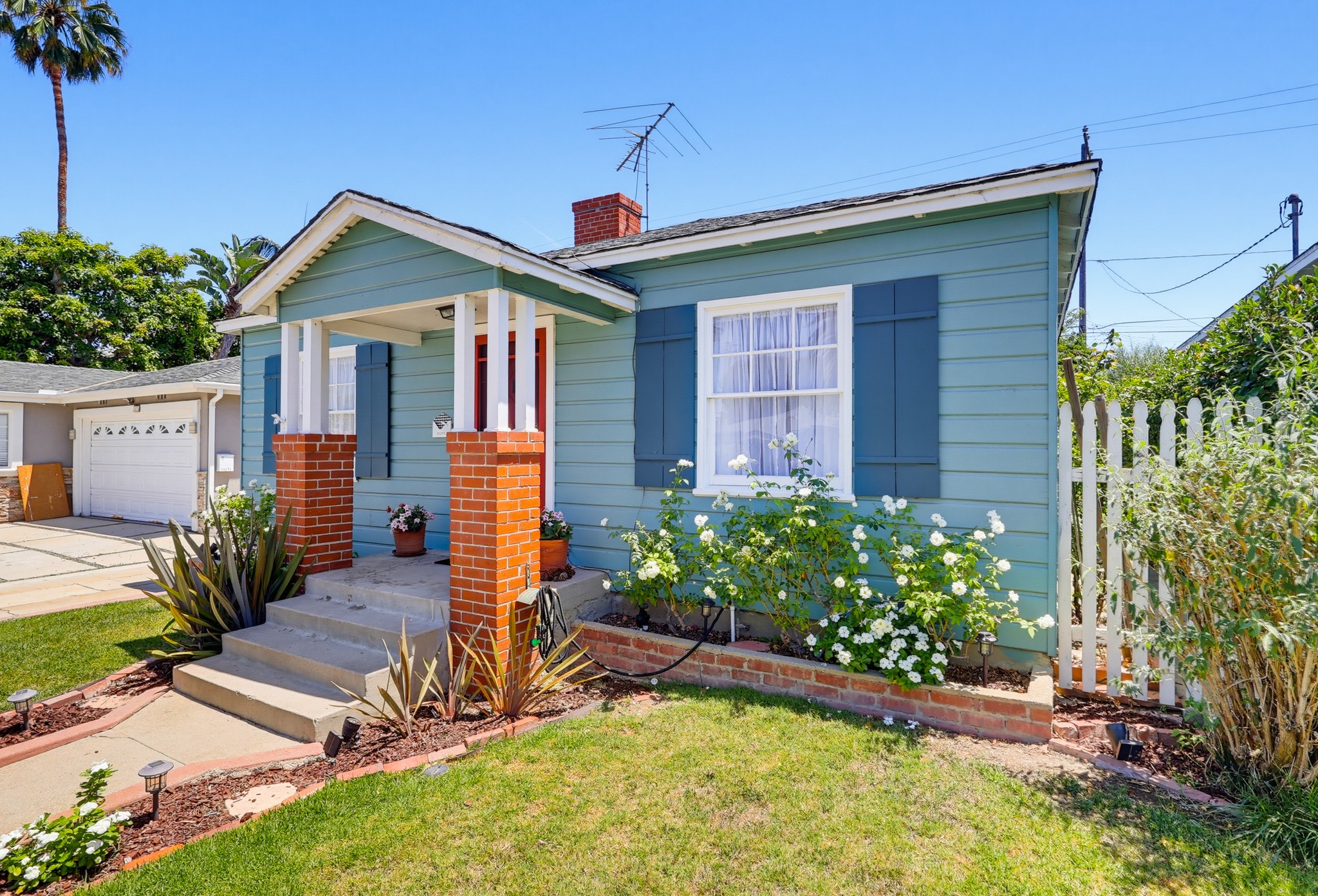 Virtual tour photo 5 of 66 for 3644 Roycroft Ave
