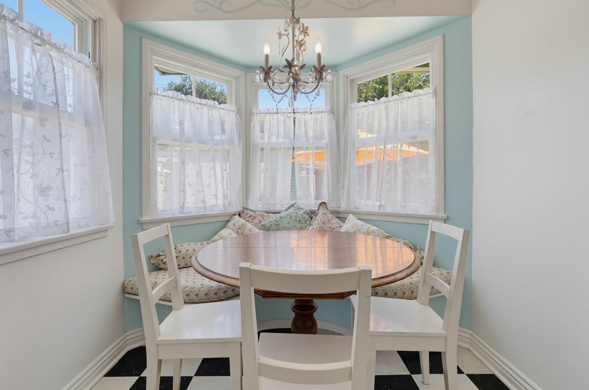 Virtual tour photo 15 of 66 for 3644 Roycroft Ave
