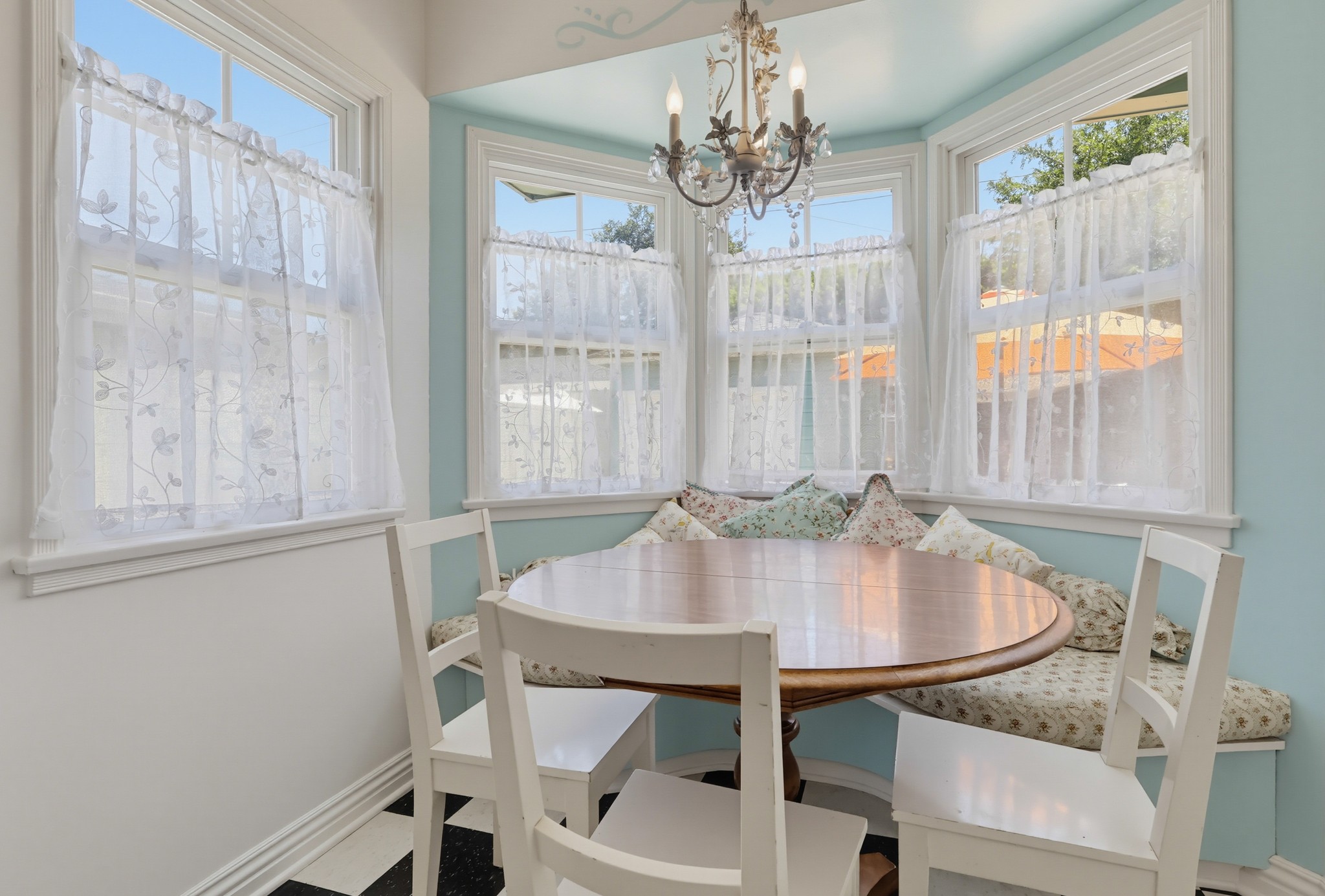 Virtual tour photo 16 of 66 for 3644 Roycroft Ave