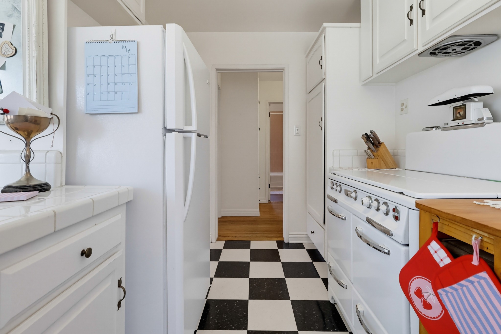 Virtual tour photo 20 of 66 for 3644 Roycroft Ave