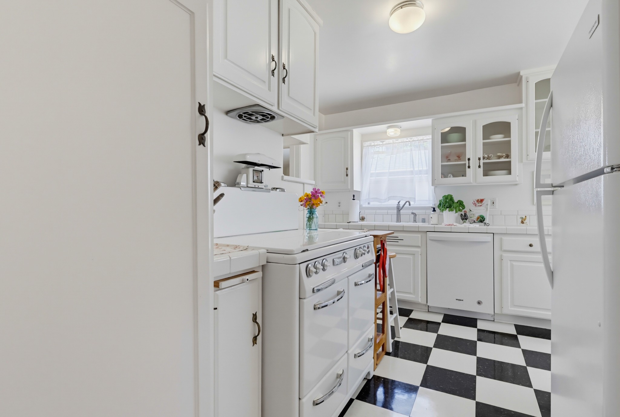 Virtual tour photo 21 of 66 for 3644 Roycroft Ave