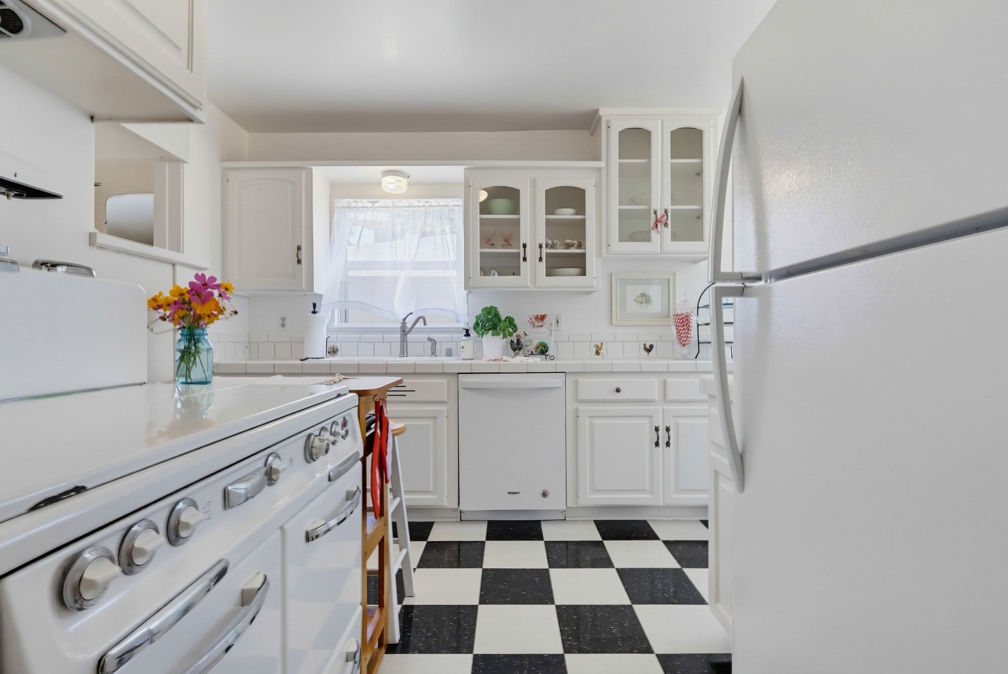 Virtual tour photo 23 of 66 for 3644 Roycroft Ave