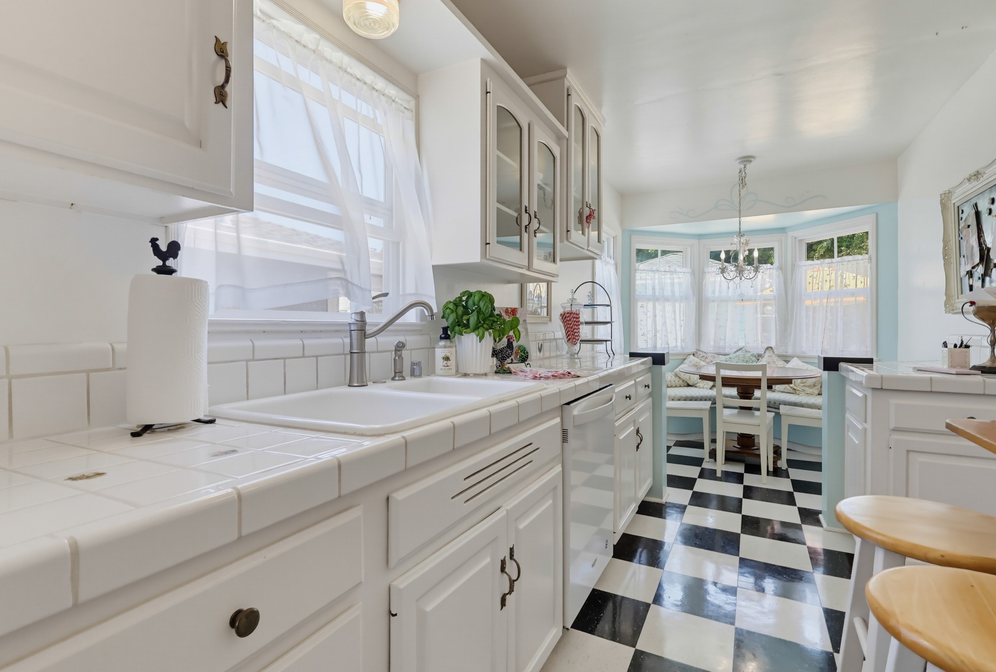 Virtual tour photo 25 of 66 for 3644 Roycroft Ave