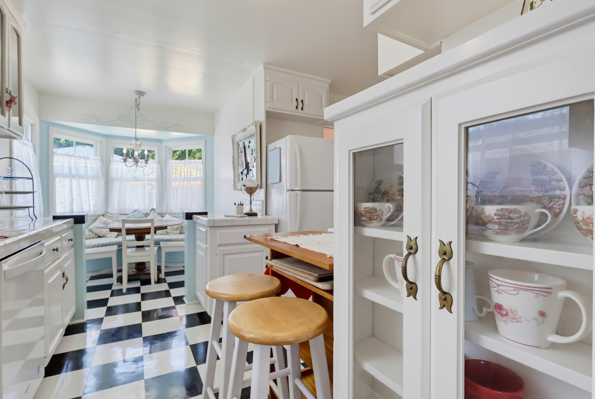 Virtual tour photo 26 of 66 for 3644 Roycroft Ave