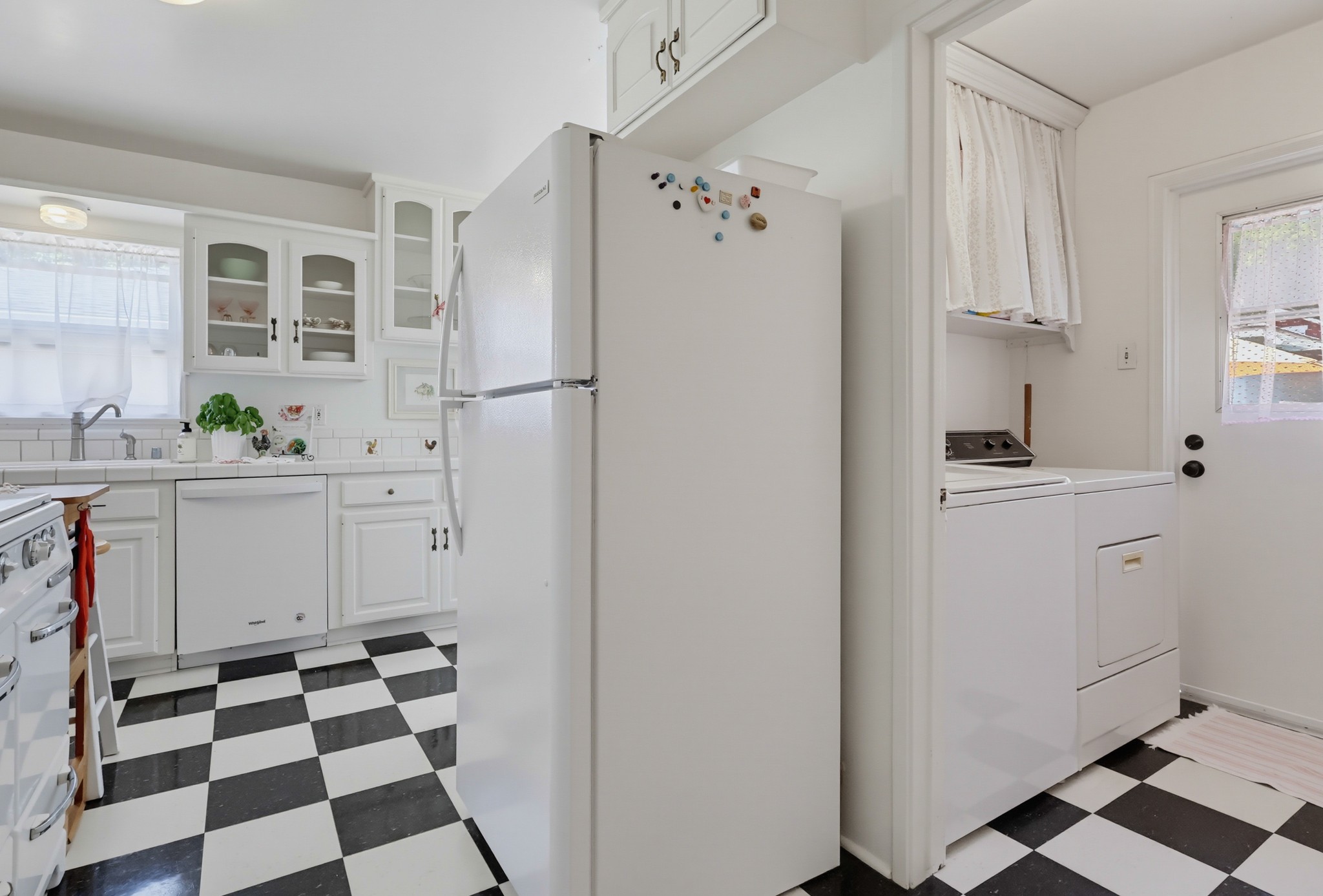 Virtual tour photo 27 of 66 for 3644 Roycroft Ave