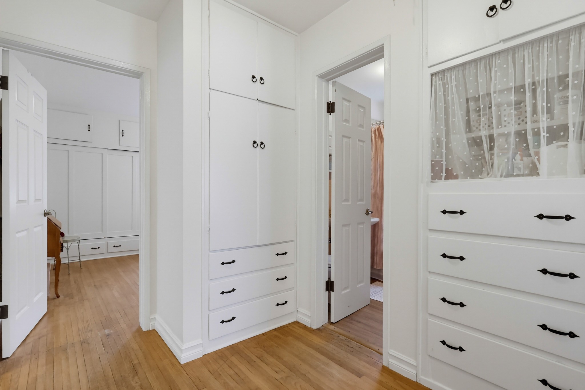 Virtual tour photo 30 of 66 for 3644 Roycroft Ave