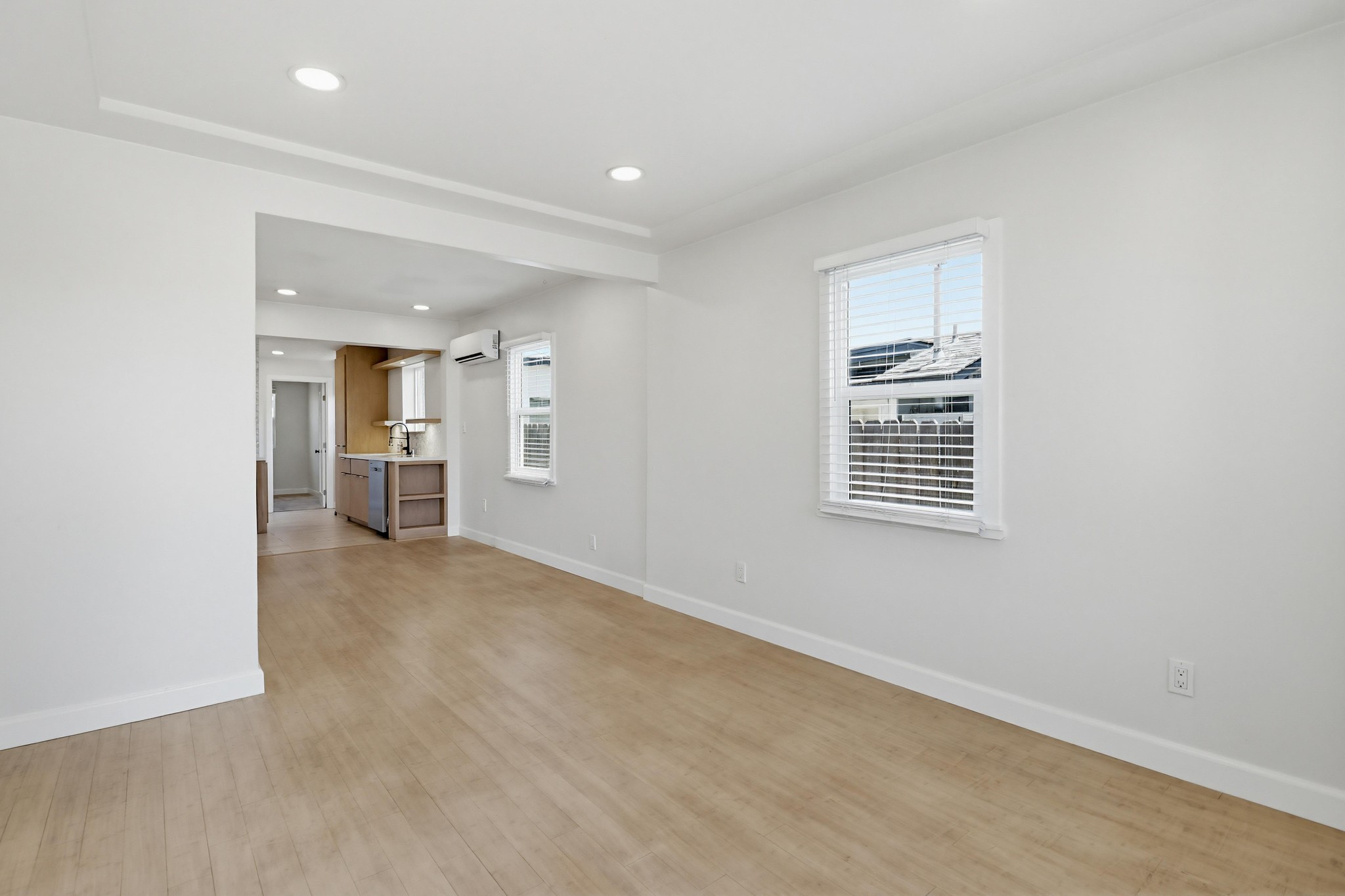 Virtual tour photo 6 of 37 for 3645 Marlborough Ave