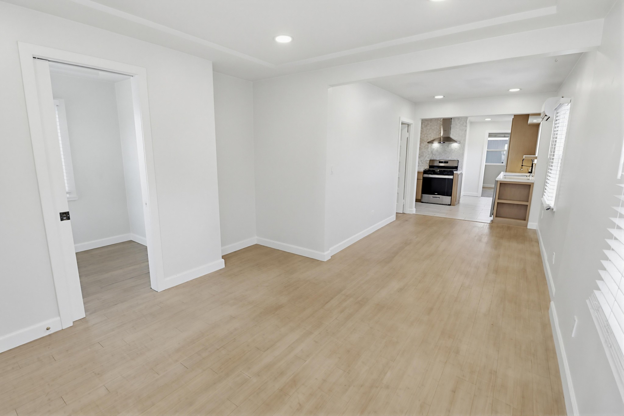 Virtual tour photo 7 of 37 for 3645 Marlborough Ave