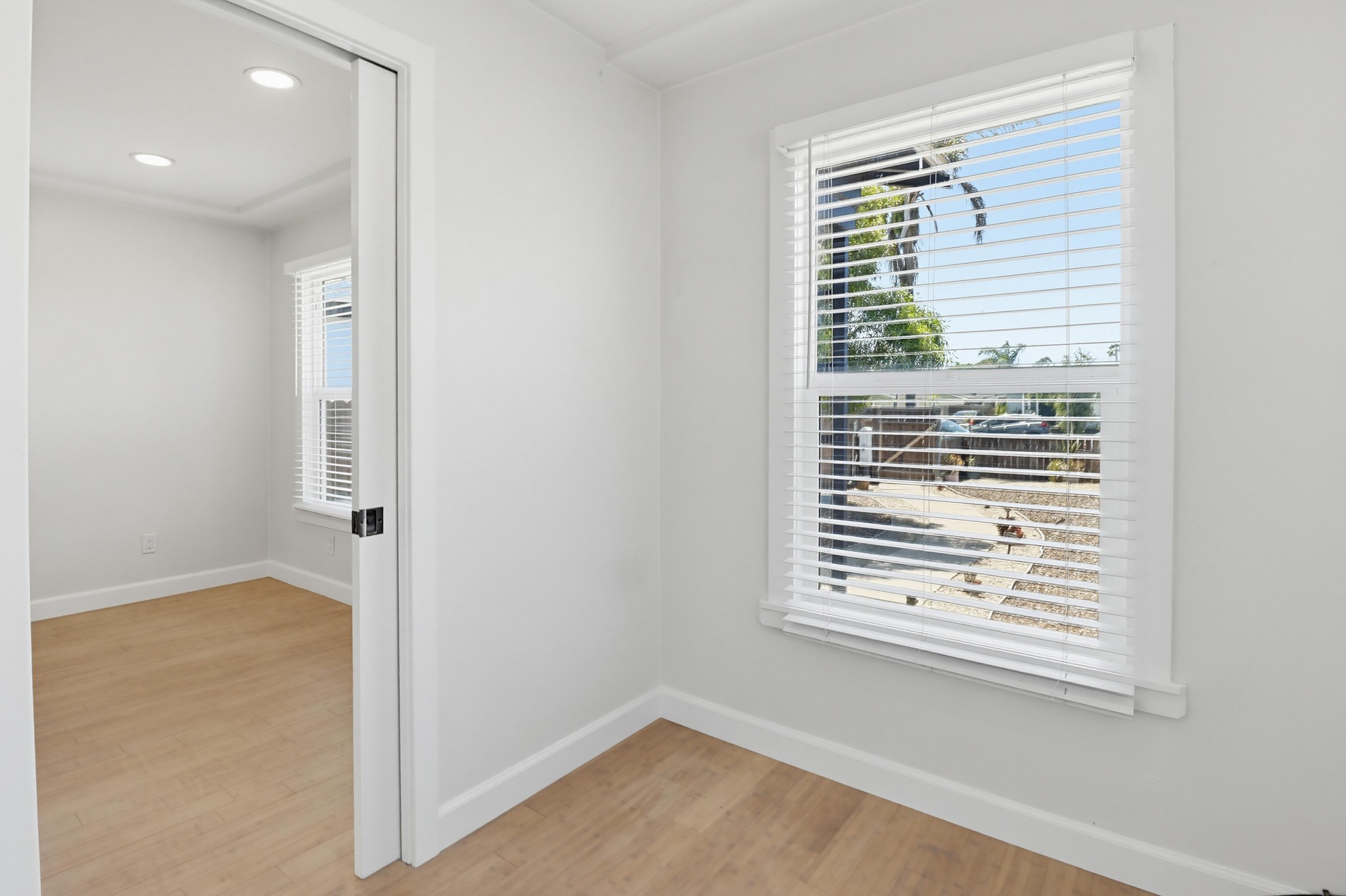 Virtual tour photo 8 of 37 for 3645 Marlborough Ave