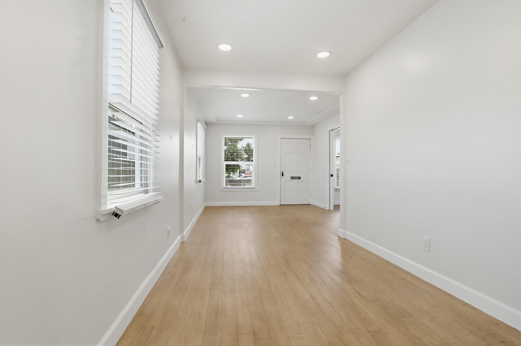 Virtual tour photo 9 of 37 for 3645 Marlborough Ave