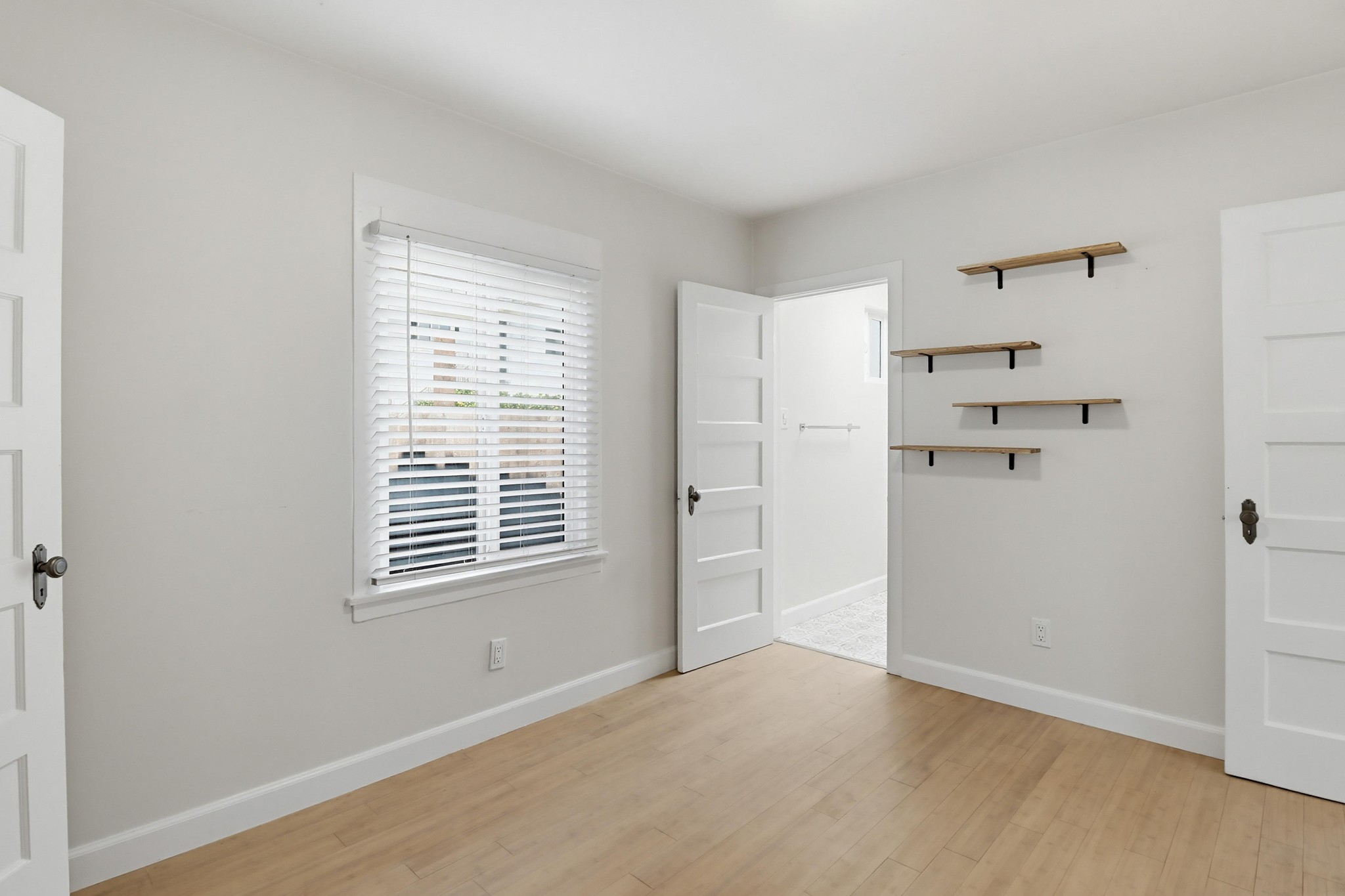 Virtual tour photo 15 of 37 for 3645 Marlborough Ave