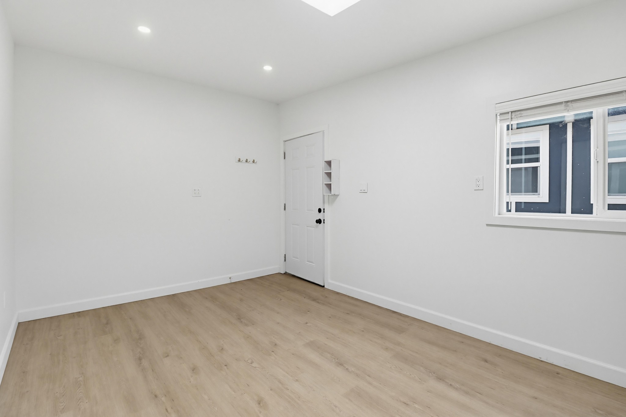 Virtual tour photo 33 of 37 for 3645 Marlborough Ave