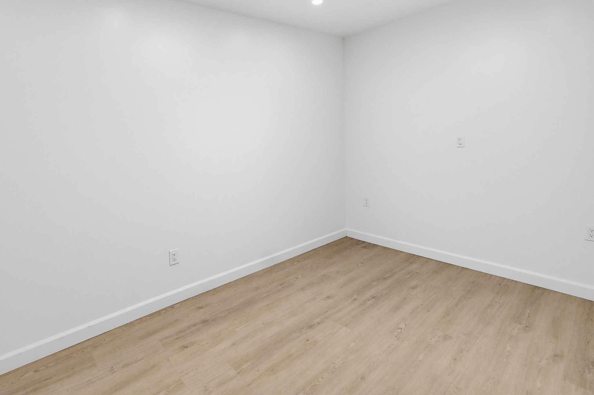Virtual tour photo 34 of 37 for 3645 Marlborough Ave