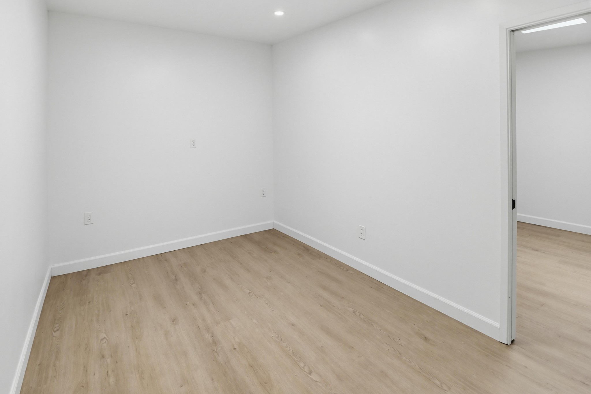 Virtual tour photo 35 of 37 for 3645 Marlborough Ave
