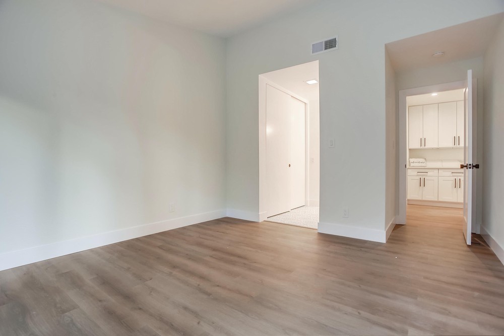 Virtual tour photo 40 of 64 for 3645 Seahorn Cir