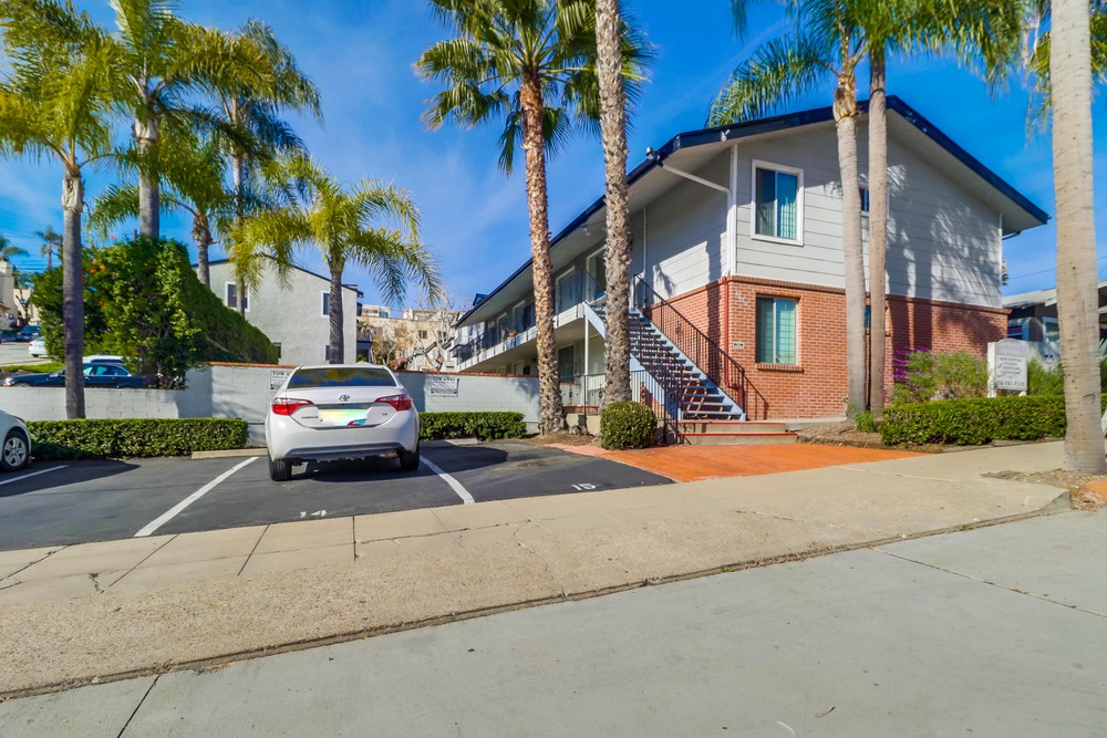 Virtual tour photo 3 of 20 for 3650 Florida St Unit #E