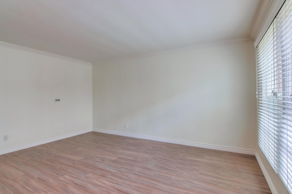 Virtual tour photo 8 of 35 for 3650 Florida St Unit #V