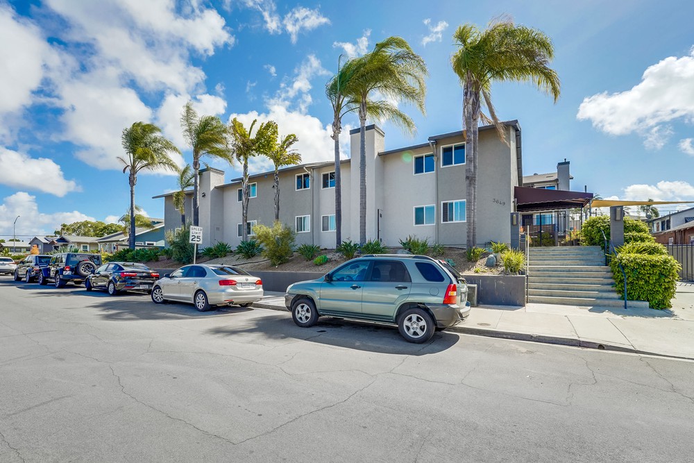 Virtual tour photo 4 of 48 for 3651 Louisiana St #104