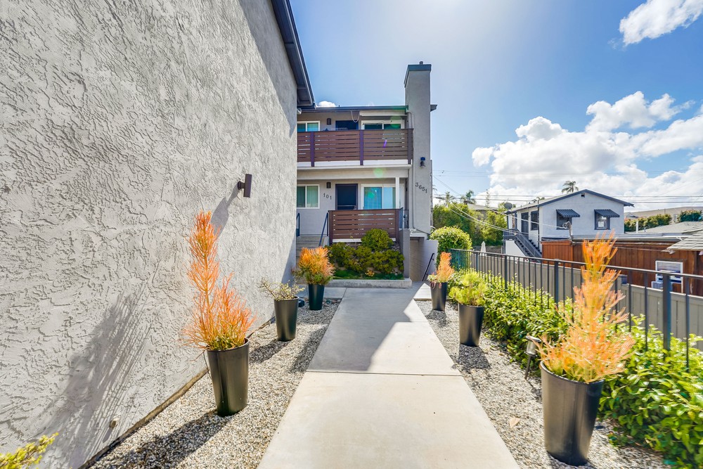 Virtual tour photo 6 of 48 for 3651 Louisiana St #104